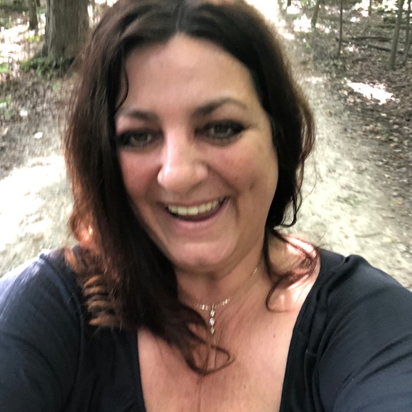 Meet your Posher, Stephanie - Picture 4 of 4